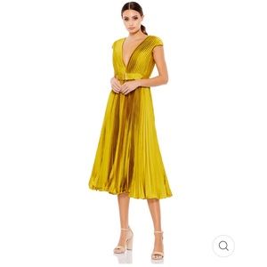 Ieena for Mac Duggal Pleated Midi Dress Women Size 4 v neck Cap Sleeve 26483